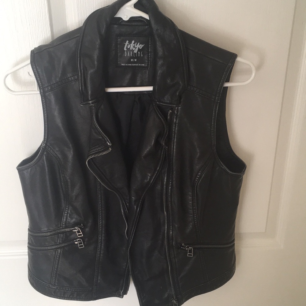 Black fake leather vest jacket